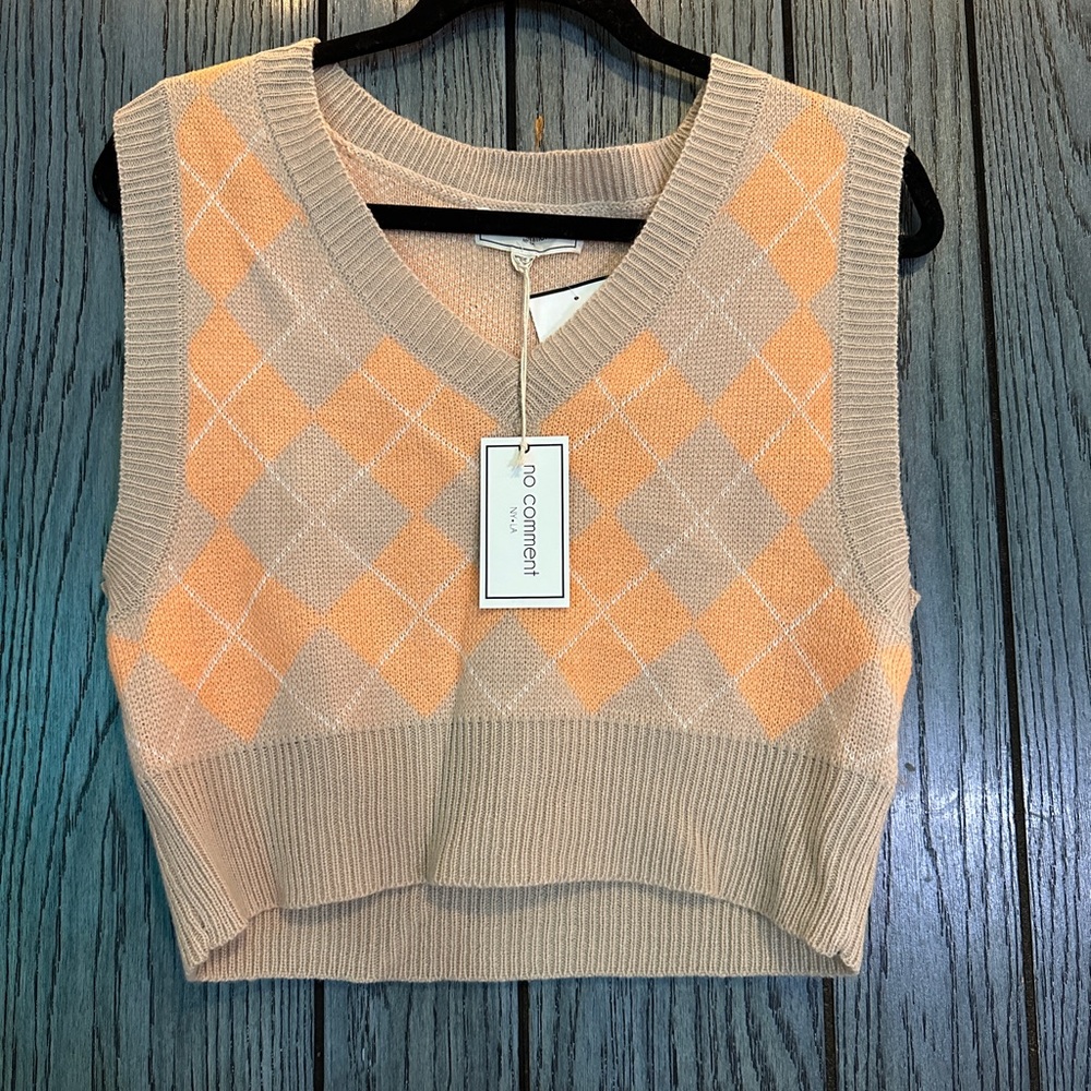 No comment women sleeveless short sweater